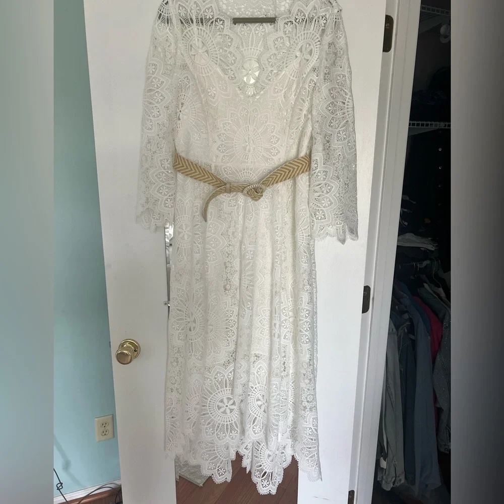 COPY - Zimmermann
Chintz Doily Long
Sleeve High-Low Lace
Dress size 4 in Zimmer… - Picture 8 of 8